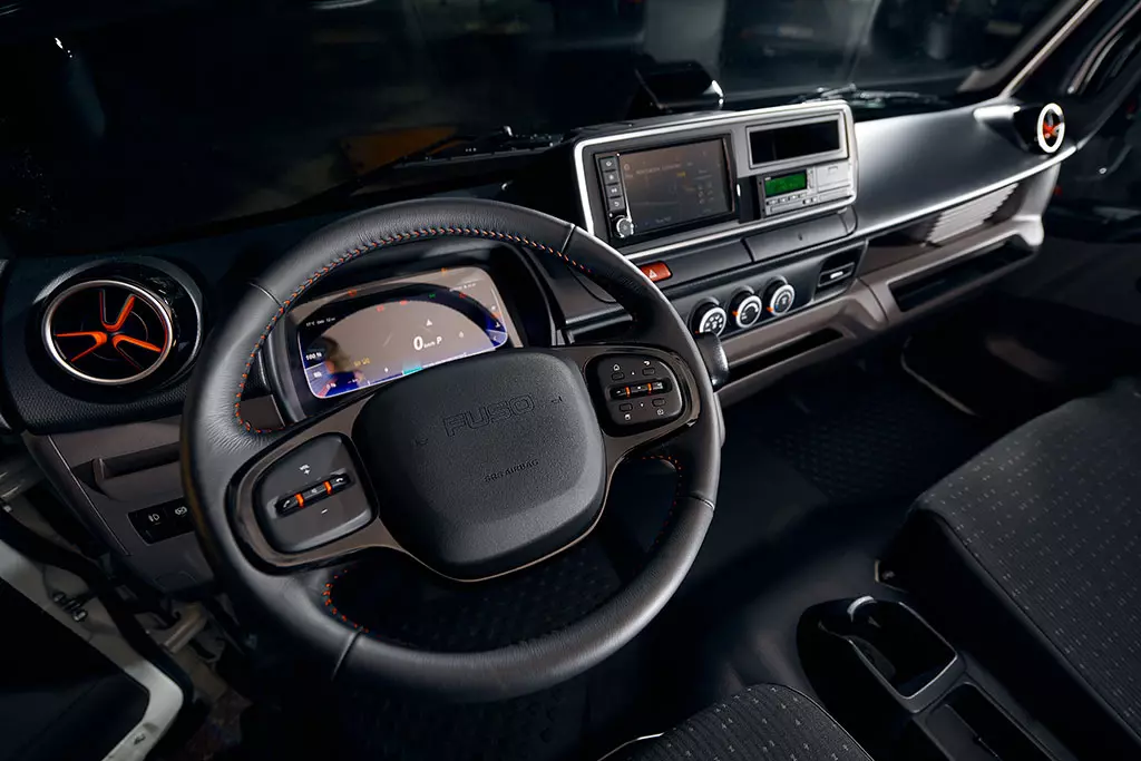 FUSO-eCanter-NG-Interieur